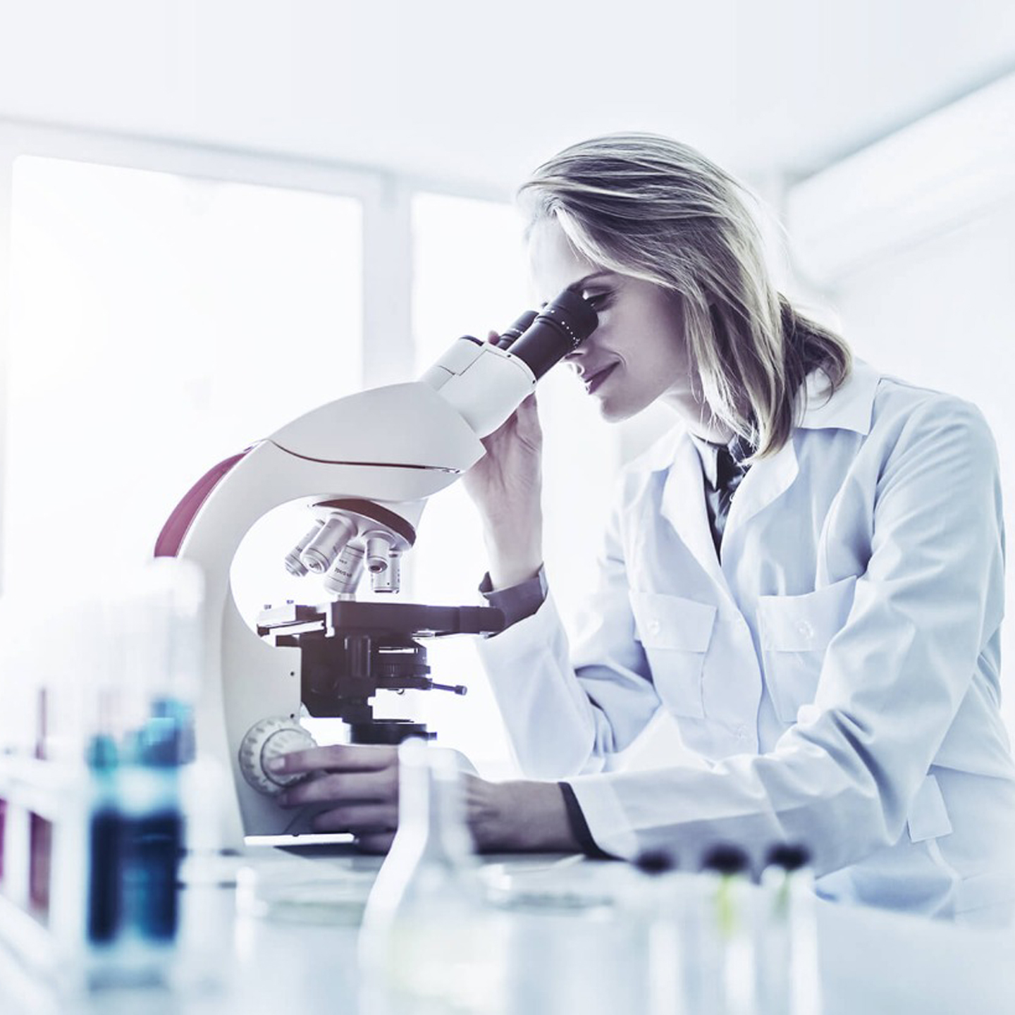 <small>Diferenças entre Óptica Finita e </small>Óptica Infinita em Microscopia